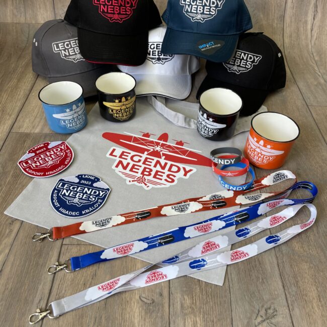 Merch Legendy nebes - kšiltovky, plecháčky, klíčenky, náramky, nálepky a plátěná taška